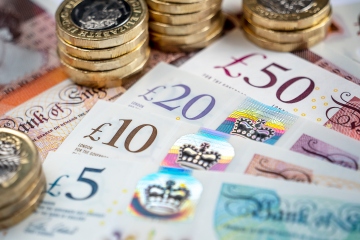 Quase 12 milhões de britânicos receberão até £ 600 em pagamentos de custo de vida a partir de hoje