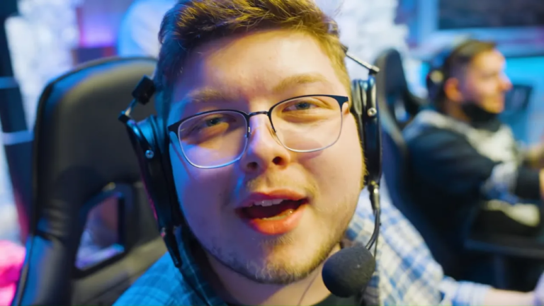 A estrela de Warzone 2, Aydan, foi punida com uma longa proibição do Twitch por 'conduta sexualmente explícita'