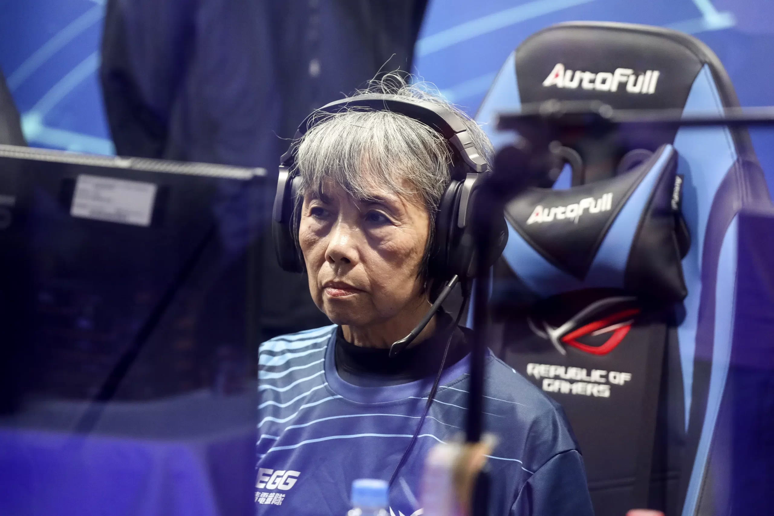 AP FOTOS: Idosos de Taiwan testam e-skills em League of Legends