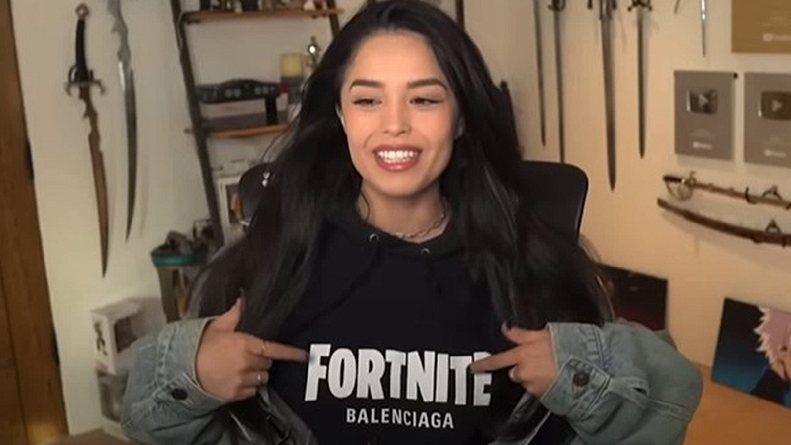 Valkyrae responde após ser criticado por usar moletom Fortnite x Balenciaga