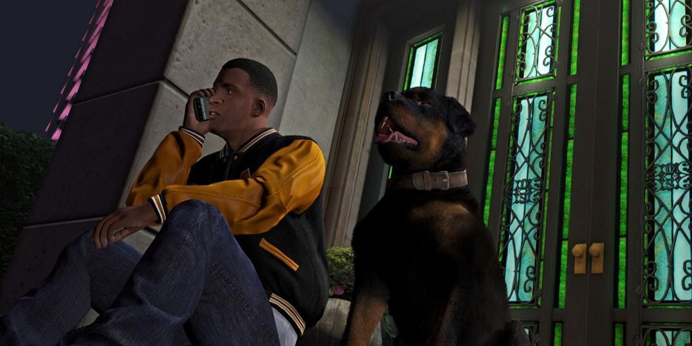Franklin e Chop sentam em uma varanda em GTA V