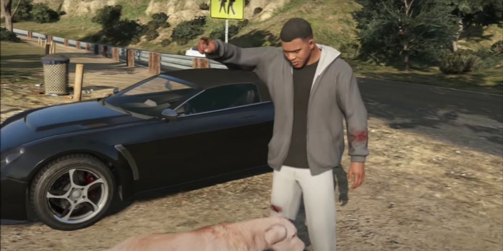 Franklin fala com um cachorro perto de um carro em GTA V