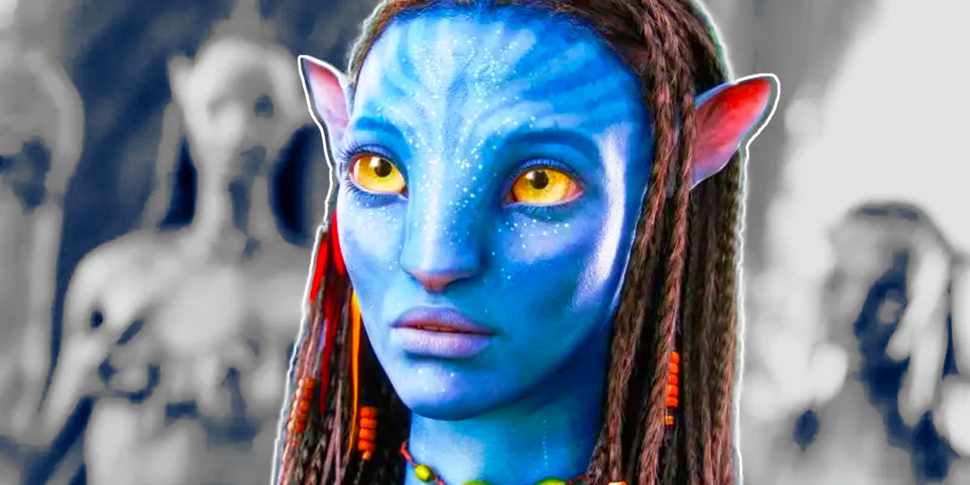 Neytiri do filme Avatar em cores contra fundo preto e branco