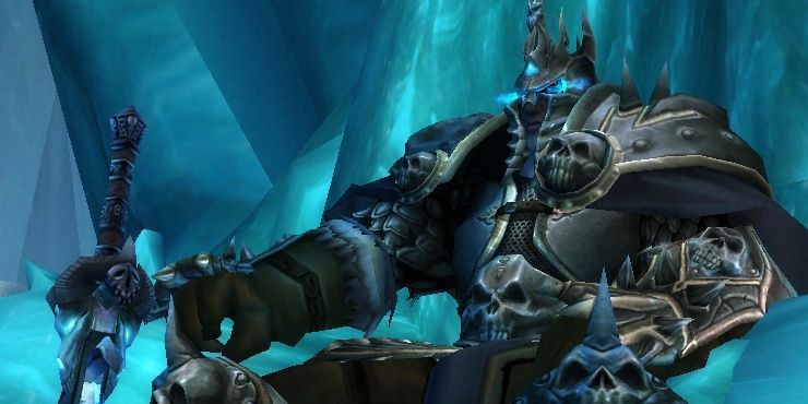 O Lich King está sentado em seu trono no videogame World of Warcraft