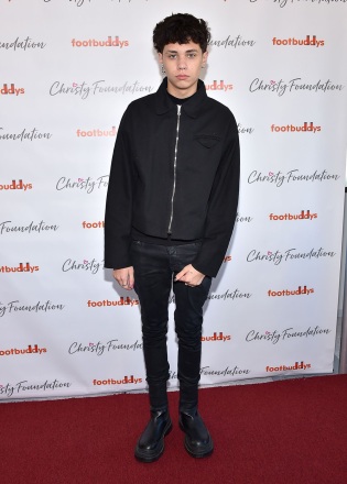 Landon Barker Christy's Foundation apresenta sorteio de Natal, Los Angeles, Califórnia, EUA - 11 de dezembro de 2021