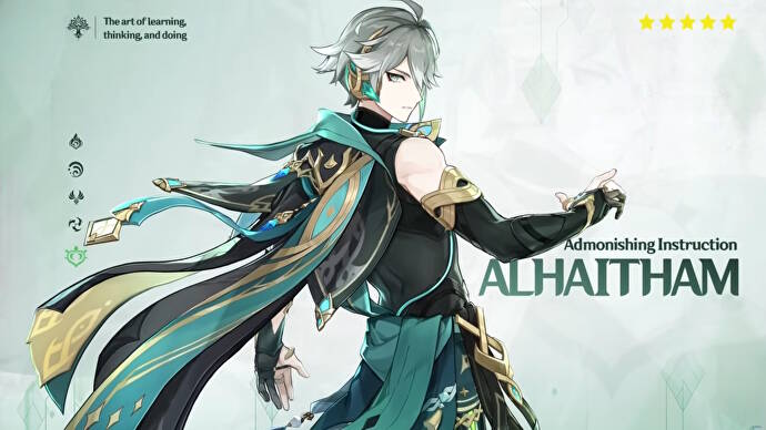 Genshin Impact Alhaitham build: Um homem de anime com cabelo prateado curto, vestindo uma túnica preta com uma capa verde, fica de pé com um braço estendido e o punho cerrado em uma pose dramática.