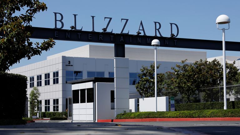 A entrada do campus da Activision Blizzard Inc. é mostrada em Irvine, Califórnia, EUA, 6 de agosto de 2019. REUTERS/Mike Blake
