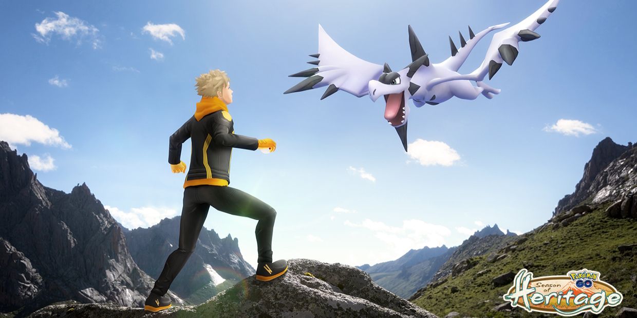 Faísca de Pokemon Go parado em um penhasco olhando para Mega Aerodactyl voando no céu