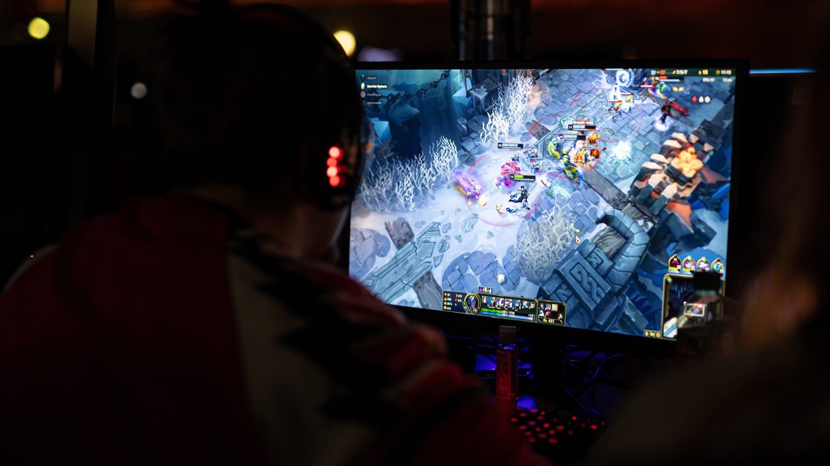 Hacker tenta leiloar código-fonte roubado de League of Legends por US$ 1 milhão