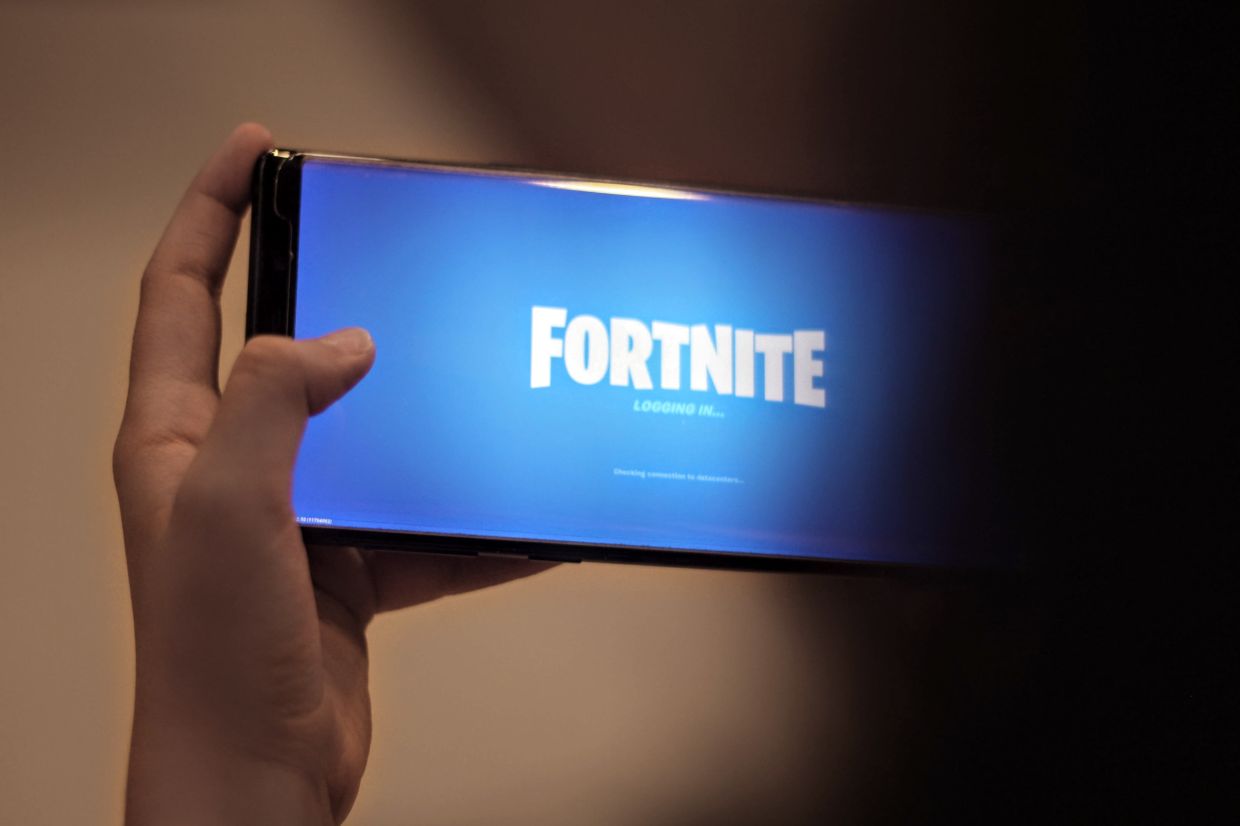 Homem conheceu garota de 15 anos enquanto jogava Fortnite e depois a estuprou, dizem policiais dos EUA