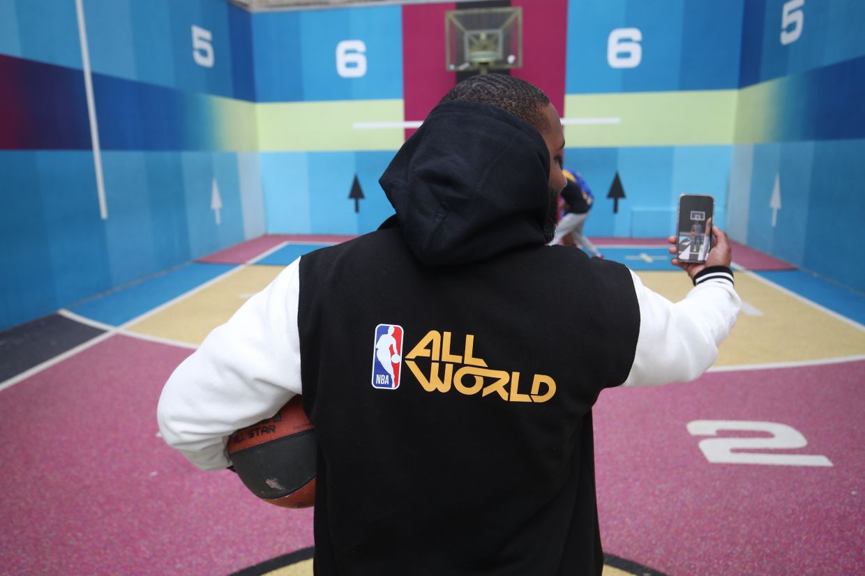 Na versão da NBA de 'Pokémon Go' você procura profissionais de basquete, não monstros