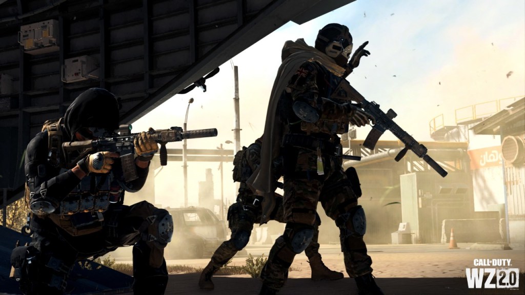 Soldados saindo de um avião em Call of Duty: Warzone 2.0.