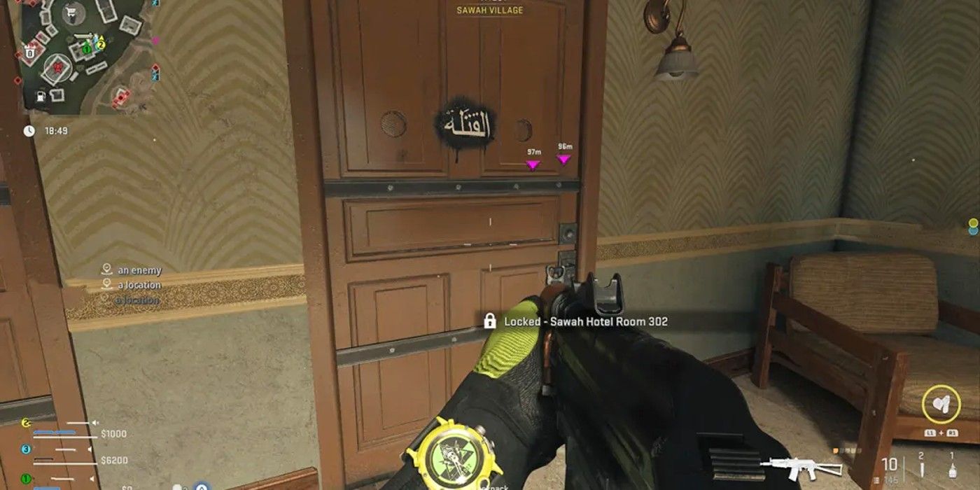 Um jogador olhando para a sala 302 em Warzone 2 DMZ