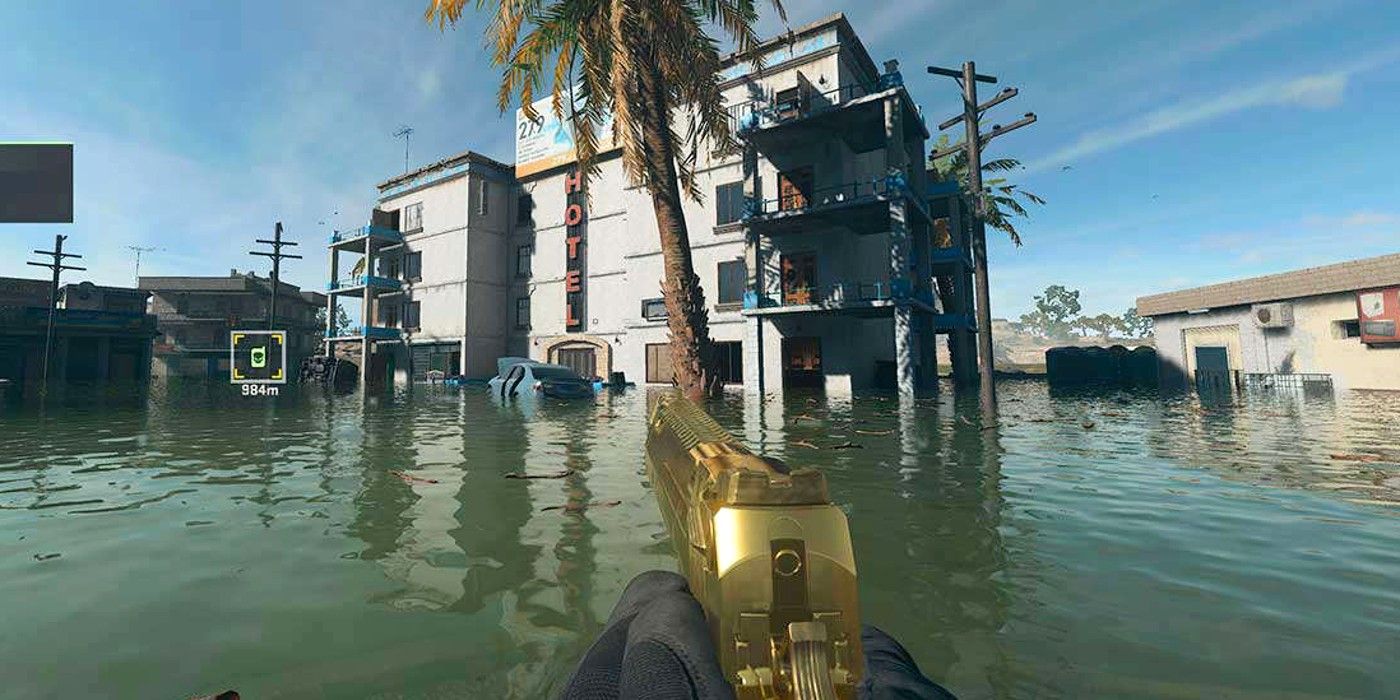 Um jogador na água olhando para o Sawah Hotel em Warzone.2 DMX