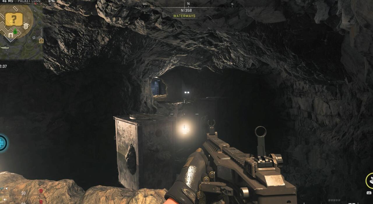 Dentro da caverna escondida Waterways. Cruze esses dois pilares.