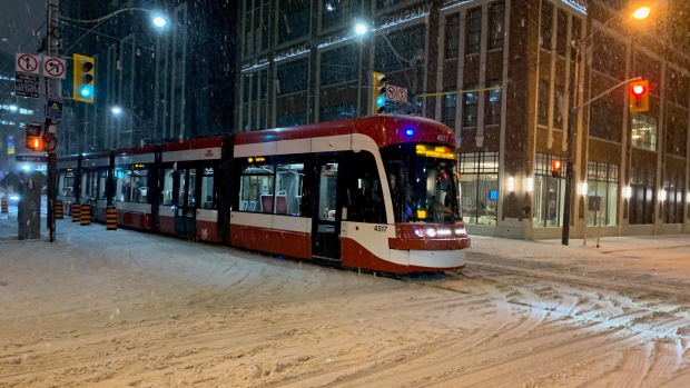 ATUALIZAÇÕES AO VIVO: Limpeza em andamento após tempestade de inverno atingir GTA, sul de Ontário