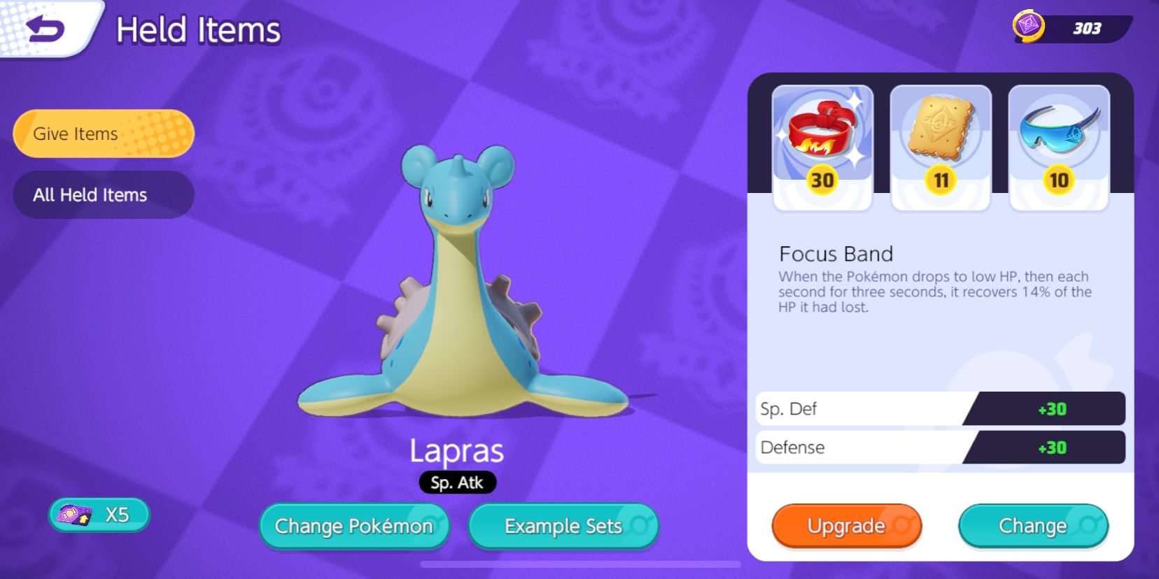 Tela de seleção de itens retidos de Lapras, com Focus Band, Aeos Cookie e Sp.  Especificações de ataque escolhidas no Pokemon Unite.