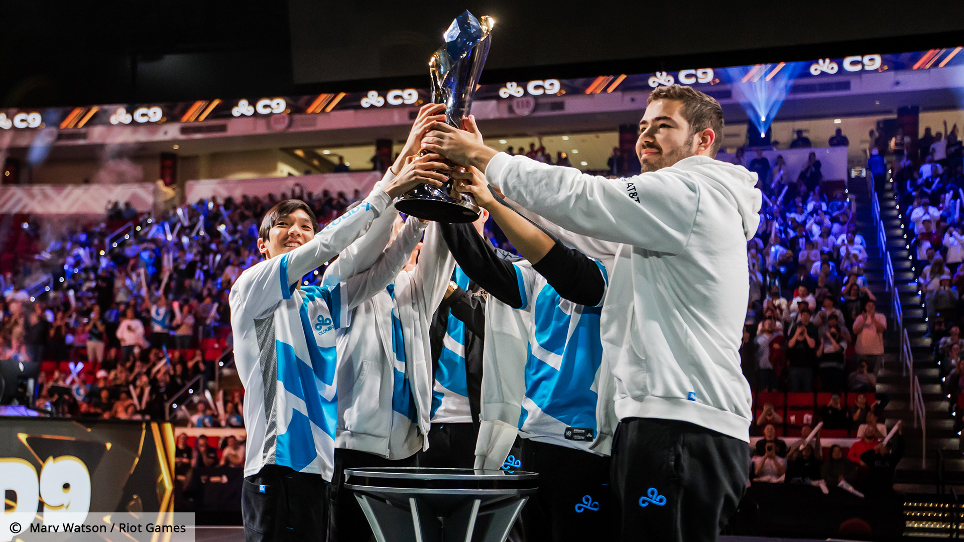 LoL LCS é adiado por duas semanas enquanto Riot abre negociações para LCSPA