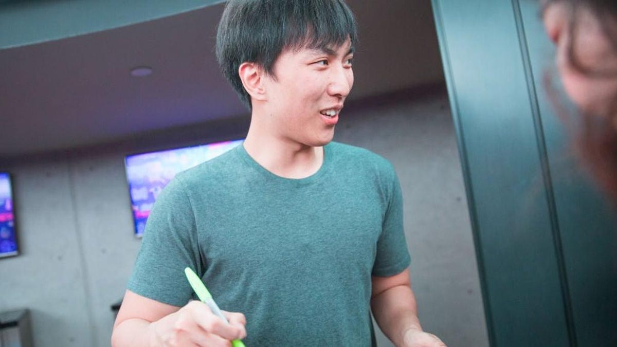 LoL Superstar Doublelift não entende o que é um strike