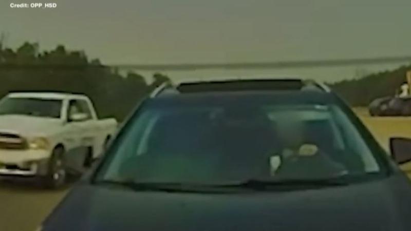 Vídeo Dashcam mostra motorista distraído por celular batendo em veículo na rodovia GTA
