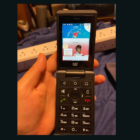 Jogador de Pokémon Go pega um shiny com um flip phone antigo Creo Gaming
