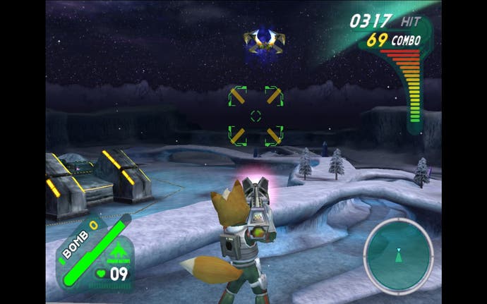 Captura de tela do Star Fox Assault, Fox McCloud apontando sua arma enquanto estava na asa de um Arwing voador em um planeta nevado.
