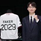 League of Legends (LoL) star Lee Sang-hyeok, also known as Faker, poses for a photo during a press conference in Seoul, Thursday. Yonhap