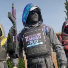 Warzone: Um novo modo Iron Trials e classificações que dividem os jogadores. BasimZB with purple background alongside Magik from Marvel Rivals