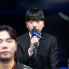 Esporte: O técnico Go Dong-bin decepcionado com as oportunidades perdidas e Bdd admite seu nervosismo. Head Coach Go Dong-bin = "We couldn't capitalize on our power spikes"; 'Bdd': "I was nervous"