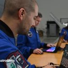 Fortnite: Artemis II foge pela Lua, experimente a aventura! ESA astronauts play the Lunar Horizons Fortnite map.