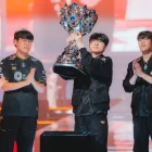 Faker completa 30 anos: uma homenagem à lenda de League of Legends! T1 Faker at Worlds 2025